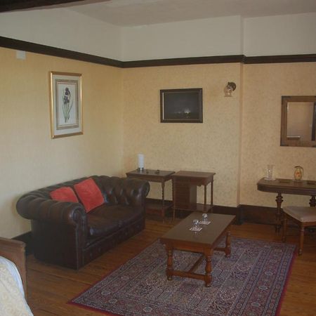 Le Logis Des Quatre Puits Bed & Breakfast Neuvicq-Montguyon Exterior photo