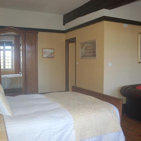 Le Logis Des Quatre Puits Bed & Breakfast Neuvicq-Montguyon Exterior photo