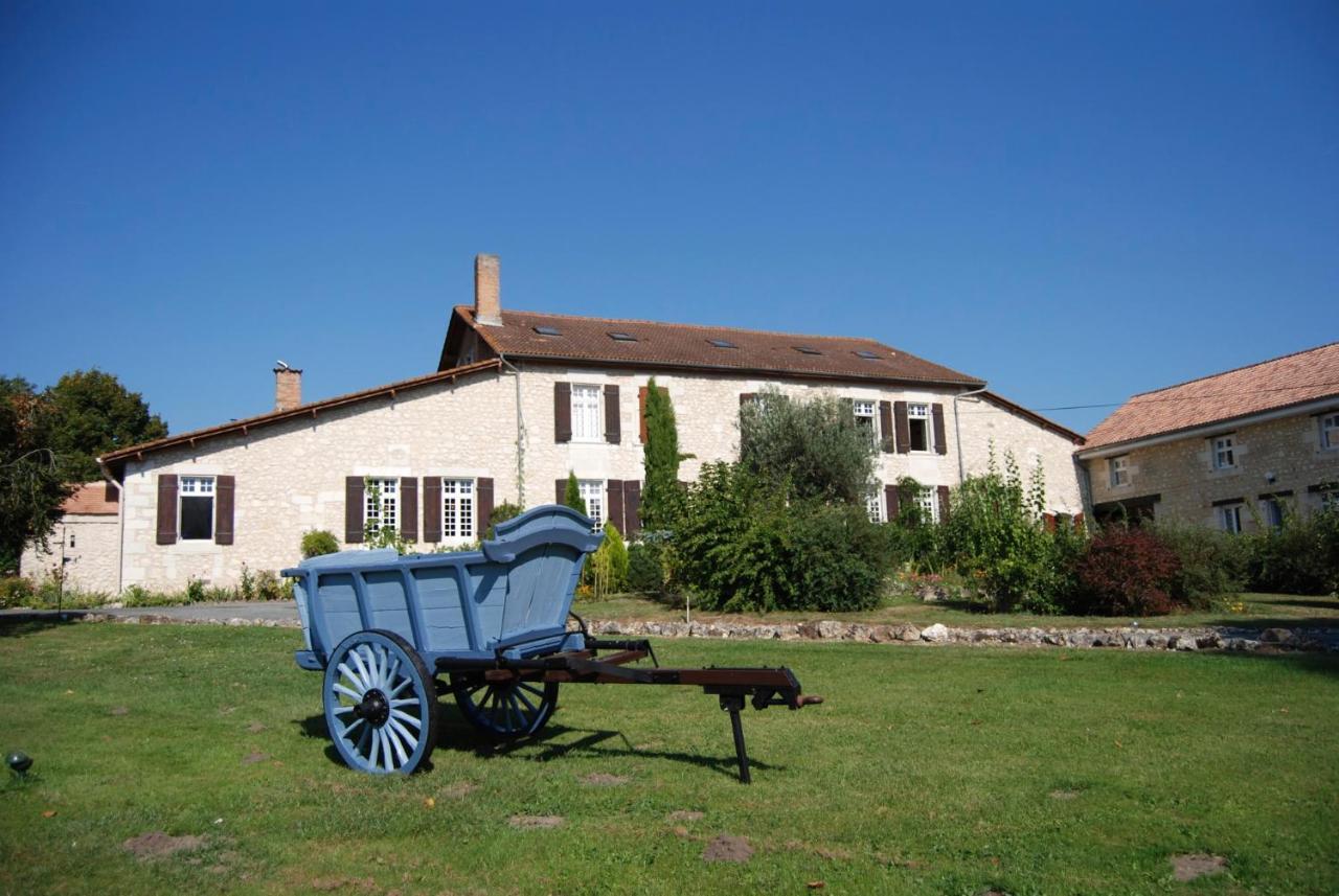 Le Logis Des Quatre Puits Bed & Breakfast Neuvicq-Montguyon Exterior photo