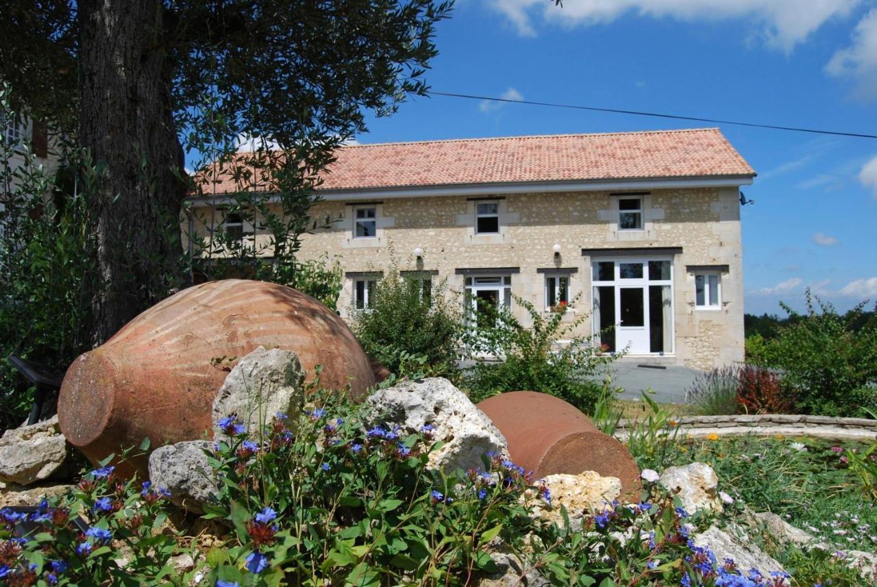 Le Logis Des Quatre Puits Bed & Breakfast Neuvicq-Montguyon Exterior photo