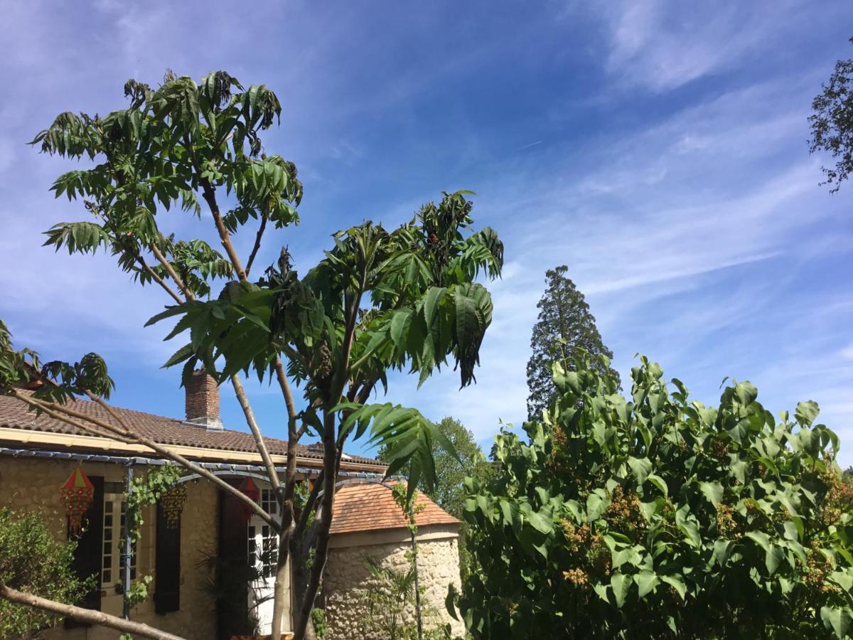 Le Logis Des Quatre Puits Bed & Breakfast Neuvicq-Montguyon Exterior photo