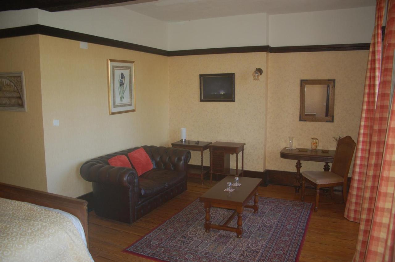 Le Logis Des Quatre Puits Bed & Breakfast Neuvicq-Montguyon Exterior photo